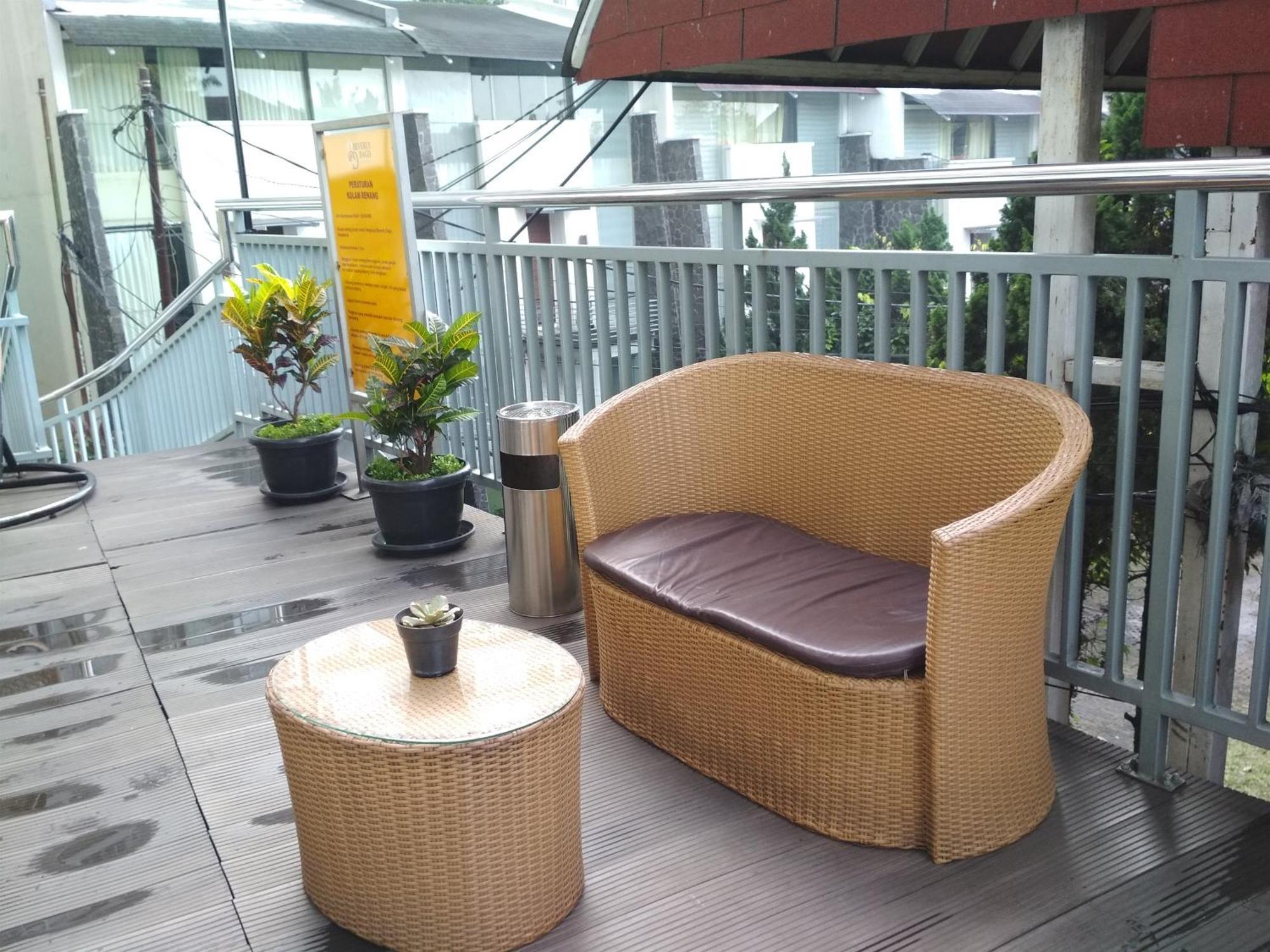 Simply And Comfy Studio Room Apartment Beverly Dago By Travelio Bandung Eksteriør billede